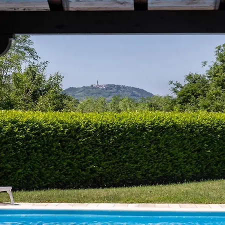 Portobello Near Labin * Sumber